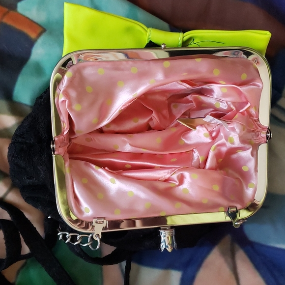 Princess Vera Wang Handbag - Picture 5 of 6